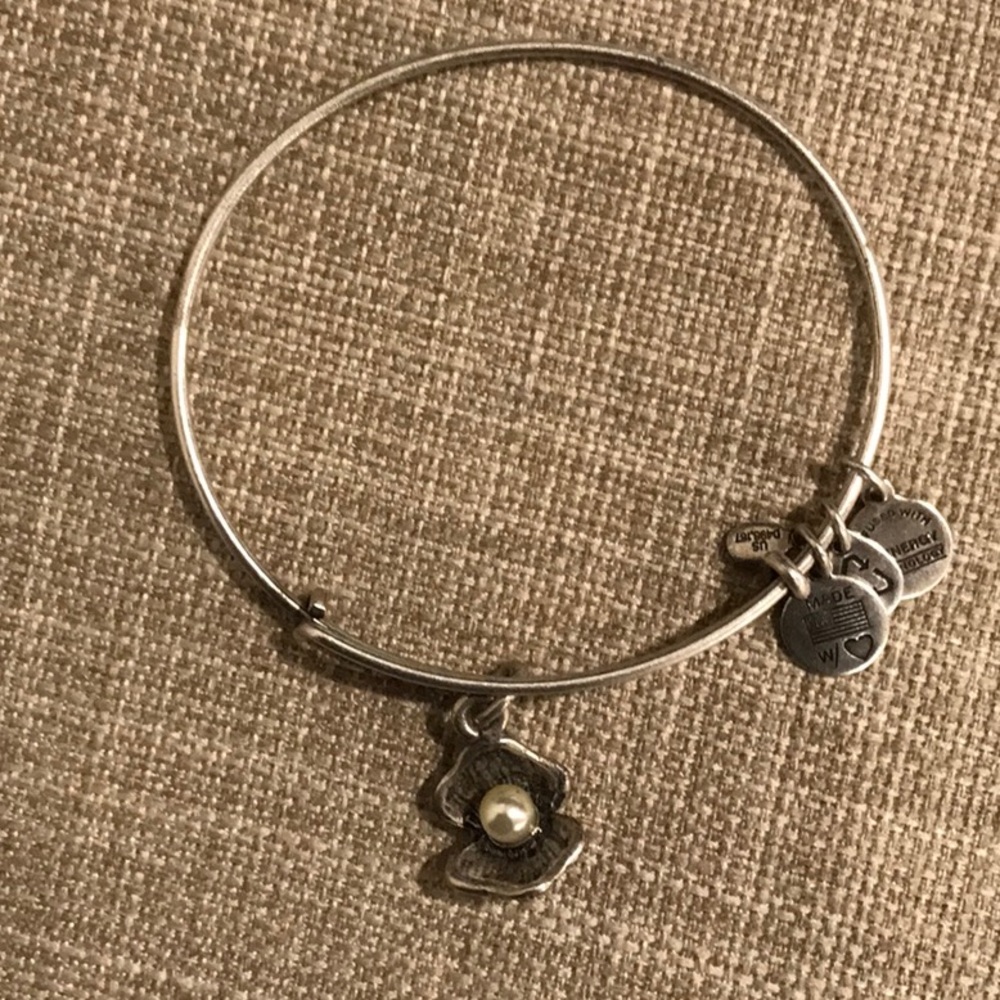 Alex and Ani bracelet Oyster and Pearl
